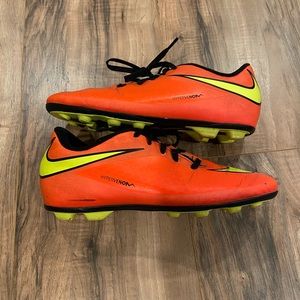 Nike Boy's JR Hypervenom Soccer Cleats Size 4.5Y